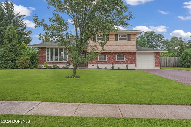 72 Wynnewood Court, Freehold, NJ 07728