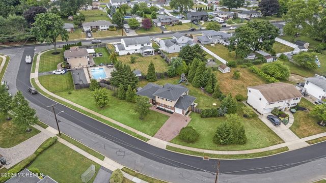 72 Wynnewood Court, Freehold, NJ 07728