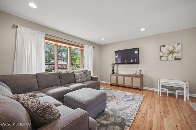 72 Wynnewood Court, Freehold, NJ 07728