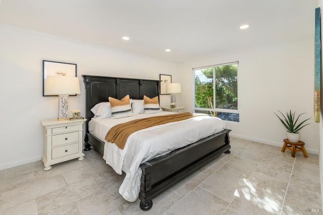 98 Surrey Ln, San Rafael, CA 94903