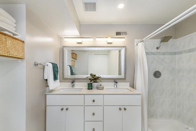 98 Surrey Ln, San Rafael, CA 94903