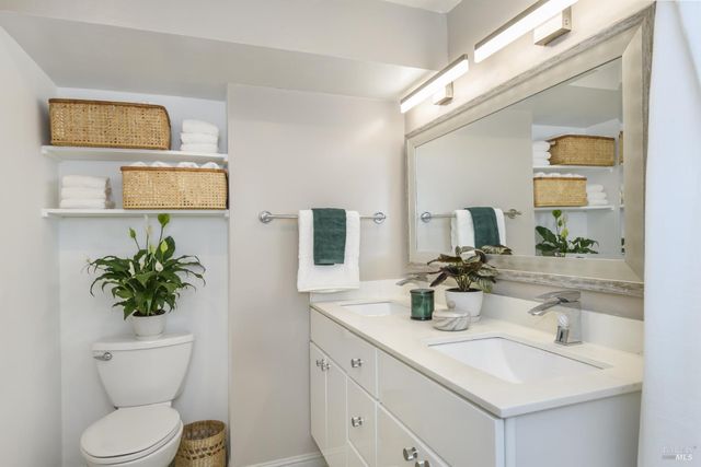 98 Surrey Ln, San Rafael, CA 94903