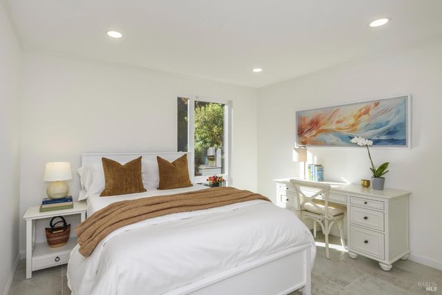 98 Surrey Ln, San Rafael, CA 94903