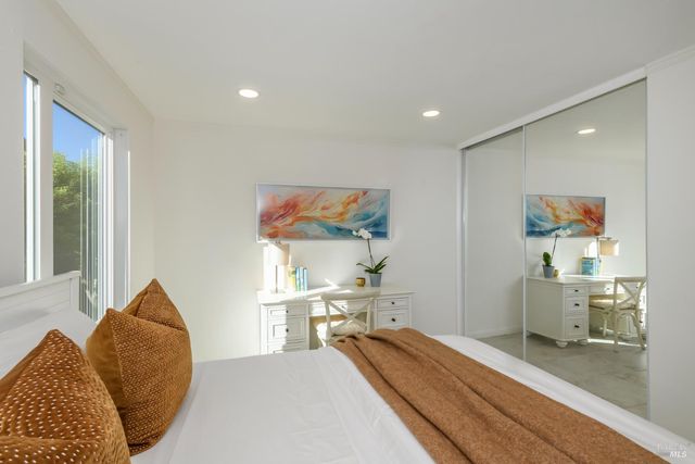 98 Surrey Ln, San Rafael, CA 94903