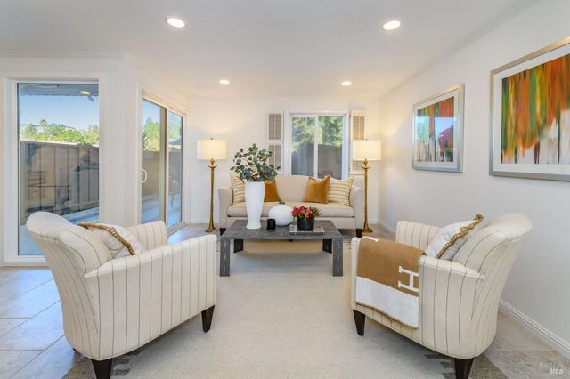 98 Surrey Ln, San Rafael, CA 94903