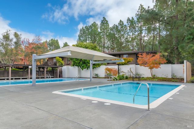 98 Surrey Ln, San Rafael, CA 94903