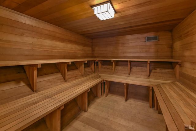 98 Surrey Ln, San Rafael, CA 94903