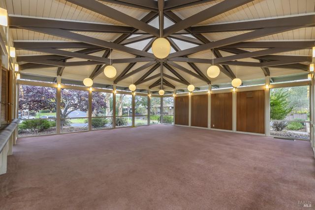 98 Surrey Ln, San Rafael, CA 94903