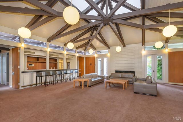 98 Surrey Ln, San Rafael, CA 94903