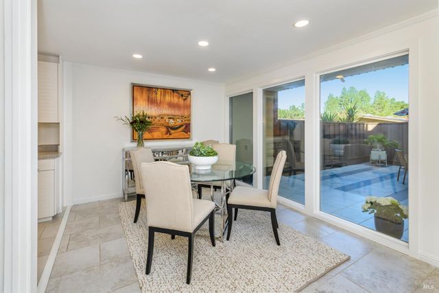 98 Surrey Ln, San Rafael, CA 94903