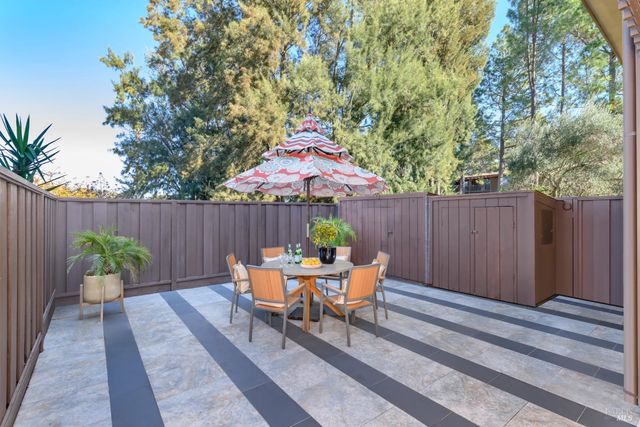 98 Surrey Ln, San Rafael, CA 94903