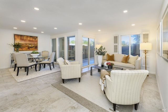 98 Surrey Ln, San Rafael, CA 94903