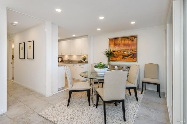 98 Surrey Ln, San Rafael, CA 94903