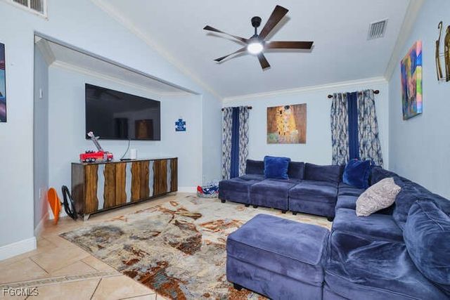 27 NE 11th PL, Cape Coral, FL 33909