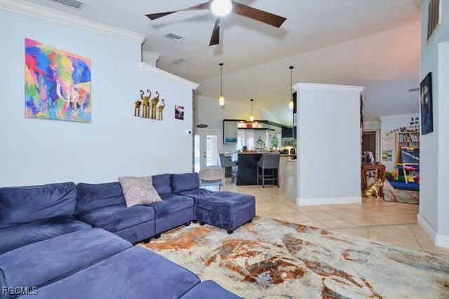 27 NE 11th PL, Cape Coral, FL 33909