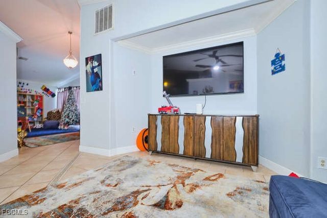 27 NE 11th PL, Cape Coral, FL 33909