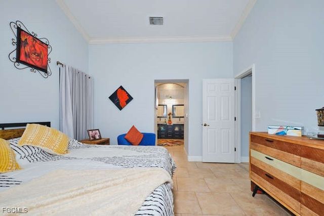 27 NE 11th PL, Cape Coral, FL 33909