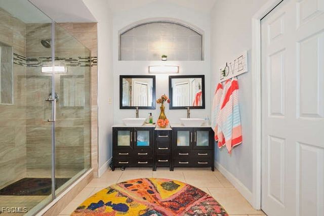 27 NE 11th PL, Cape Coral, FL 33909