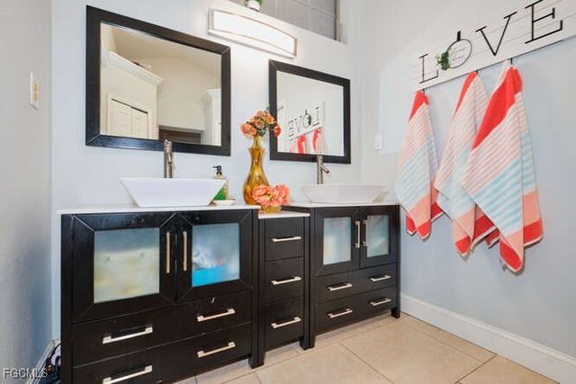 27 NE 11th PL, Cape Coral, FL 33909