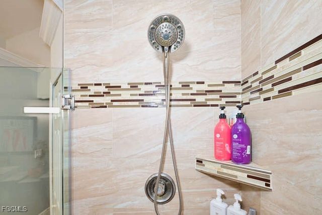 27 NE 11th PL, Cape Coral, FL 33909