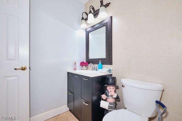 27 NE 11th PL, Cape Coral, FL 33909