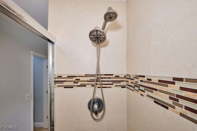 27 NE 11th PL, Cape Coral, FL 33909