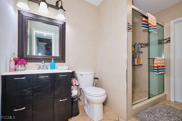 27 NE 11th PL, Cape Coral, FL 33909