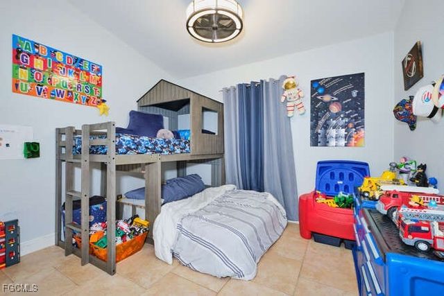 27 NE 11th PL, Cape Coral, FL 33909