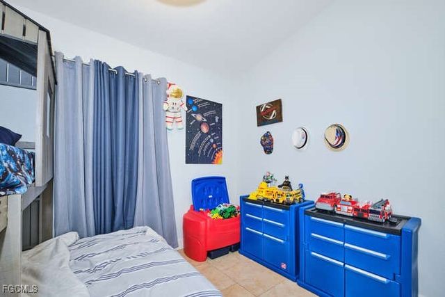 27 NE 11th PL, Cape Coral, FL 33909