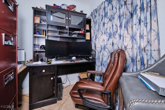 27 NE 11th PL, Cape Coral, FL 33909