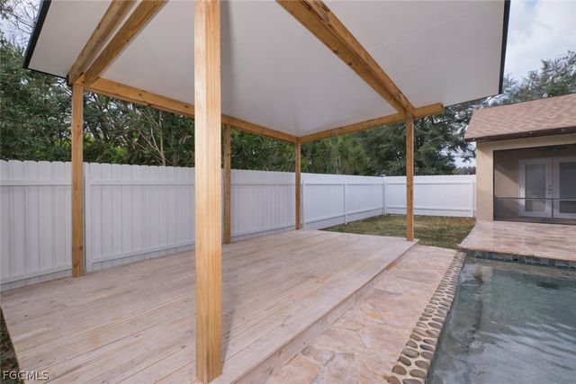 27 NE 11th PL, Cape Coral, FL 33909