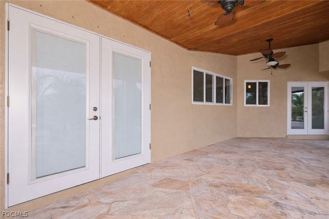 27 NE 11th PL, Cape Coral, FL 33909