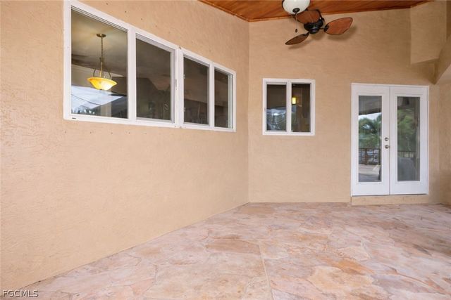 27 NE 11th PL, Cape Coral, FL 33909