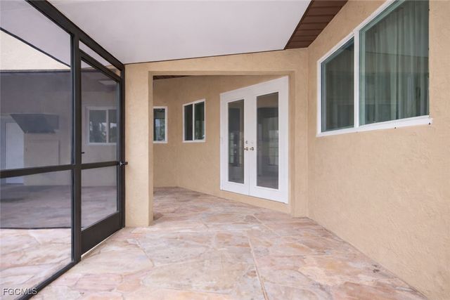 27 NE 11th PL, Cape Coral, FL 33909