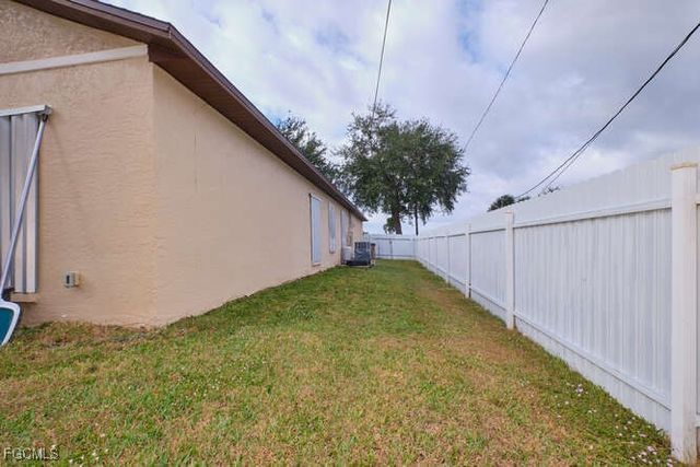 27 NE 11th PL, Cape Coral, FL 33909