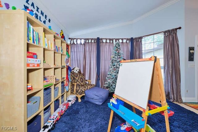 27 NE 11th PL, Cape Coral, FL 33909