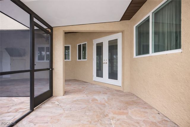 27 NE 11th PL, Cape Coral, FL 33909