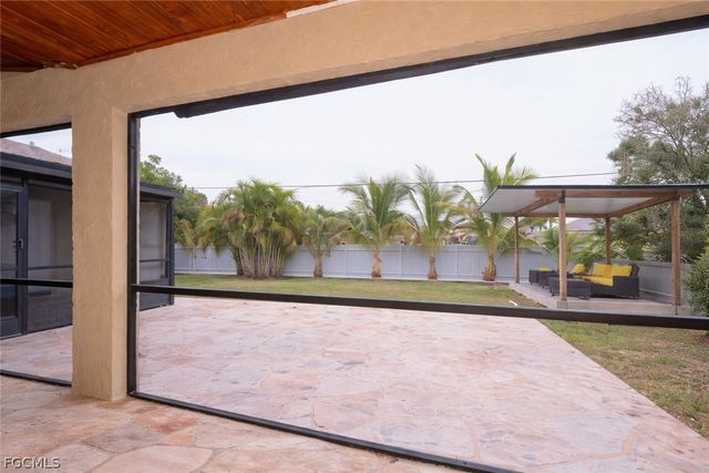 27 NE 11th PL, Cape Coral, FL 33909