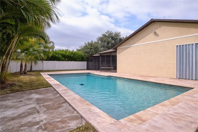 27 NE 11th PL, Cape Coral, FL 33909
