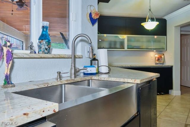 27 NE 11th PL, Cape Coral, FL 33909