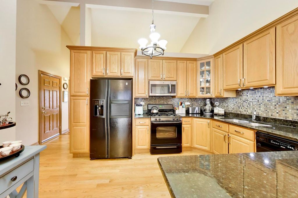 11S352 Deer Trail Court, Burr Ridge, IL 60527 — photo 4