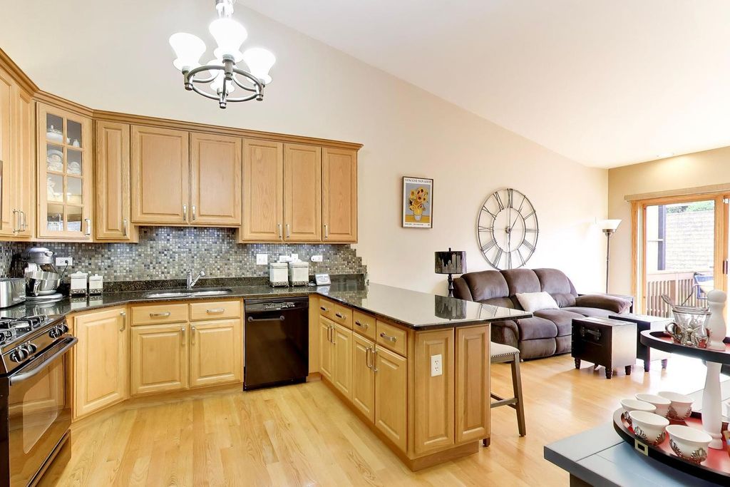 11S352 Deer Trail Court, Burr Ridge, IL 60527 — photo 5