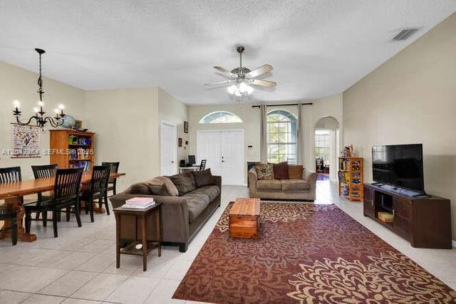 2405 SE 5th Court, Homestead, FL 33033