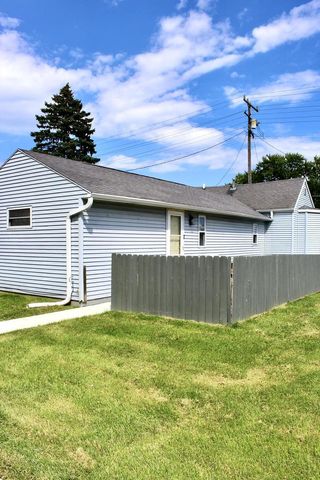 930 N Memorial DRIVE, Racine, WI 53404