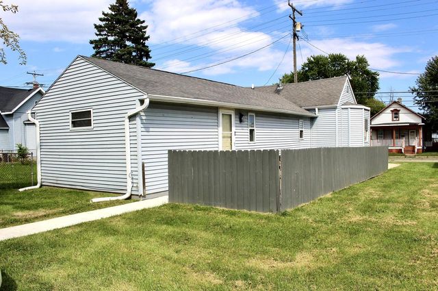930 N Memorial DRIVE, Racine, WI 53404