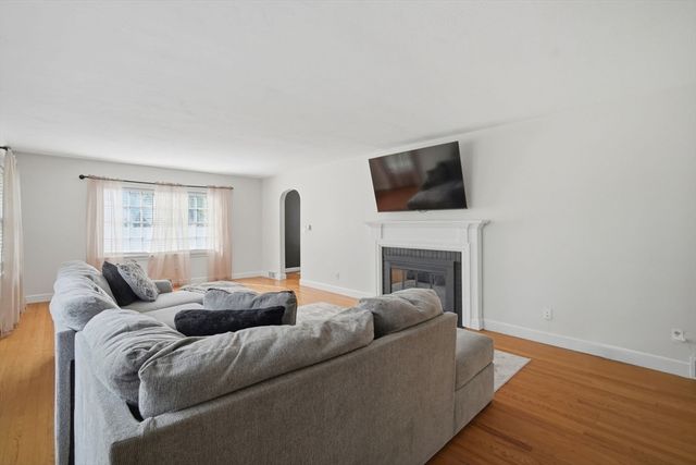85 Granville Rd, Westfield, MA 01085