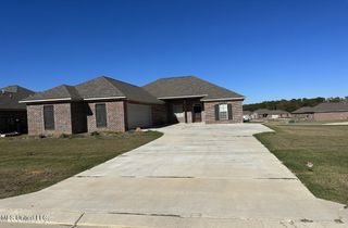 129 Chartleigh Circle, Canton, MS 39046