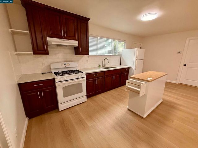 2100 94Th Avenue, Oakland, CA 94603