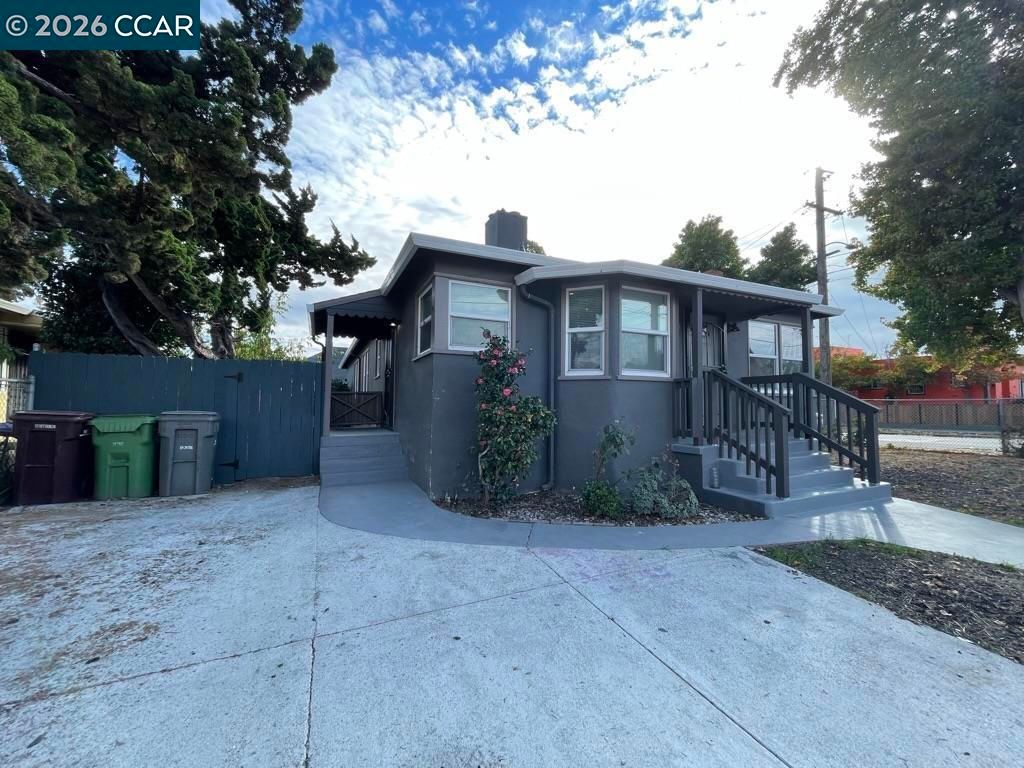 Image 6 of property listing at 2100 94Th Avenue, Oakland, CA 94603