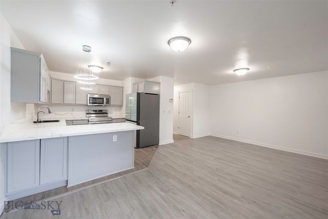 1010 Cruiser Lane M, Belgrade, MT 59714